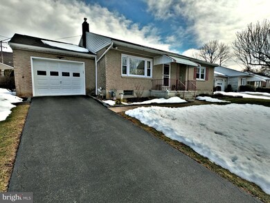 2221 Fernwood St, Reading, PA 19604 - photo 3