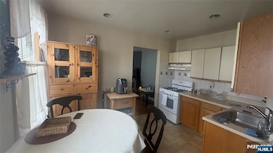 10 Franklin Ave unit 3, Harrison, NJ 07029 - photo 4