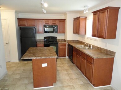 3611 Marksbury Dr, Greensboro, NC 27405 - photo 4