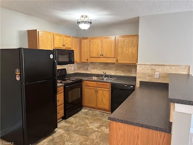 Kitchen, refrigerator conveys