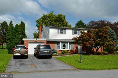 39 Walnut Dr, Ephrata, PA 17522 - photo 2