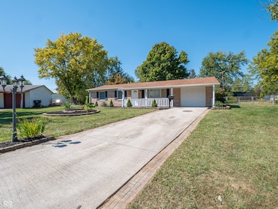 924 Highland Dr, Whiteland, IN 46184 - photo 4
