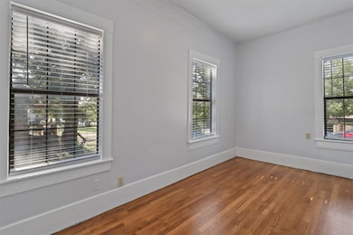 516 Mill St unit B, Denton, TX 76205 - photo 2