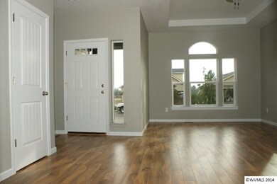 532 NE Evergreen Ave, Dallas, OR 97338 - photo 2