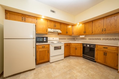 3111 Ingalls Ave unit 1B, Joliet, IL 60435 - photo 2
