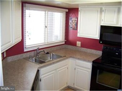 208 Michelle Ct unit 208, Newark, DE 19711 - photo 2