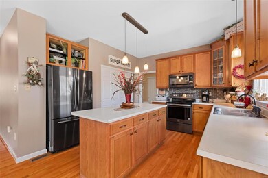 Custom cabinetry, center island, newer stainless a