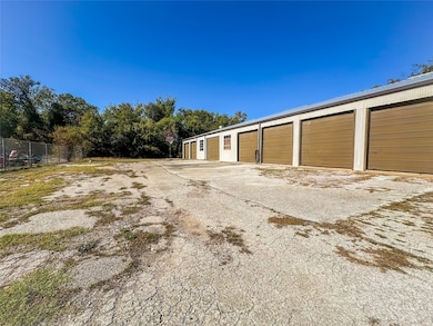 1827 N Richmond Rd, Wharton, TX 77488 - photo 4