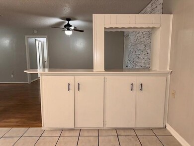 811 Poindexter Ave, Cleburne, TX 76033 - photo 6