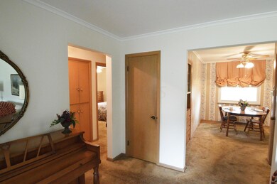 Living room 4