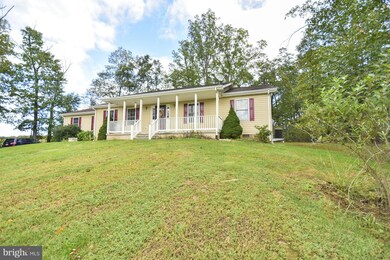 390 Leviticus Dr, Bunker Hill, WV 25413 - photo 2