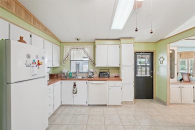 1317 Mohawk Cir, Tavares, FL 32778 - photo 4