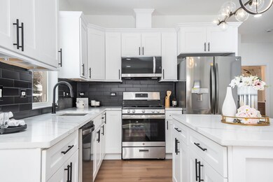 1539 Hoyt Ave, Aurora, IL 60506 - photo 2