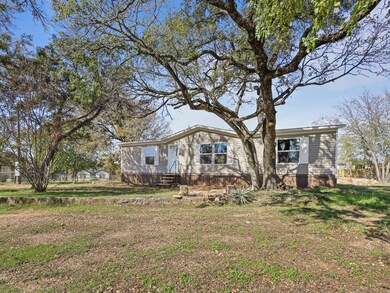 812 E Aquarius Ct, Granbury, TX 76049 - photo 2