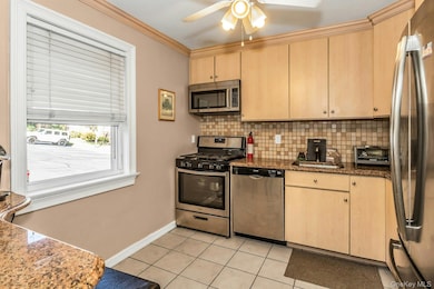 11 Harbour Ln unit 1A, Oyster Bay, NY 11771 - photo 5