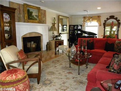 Den/Family/Great Room - Great Room with hardwood f