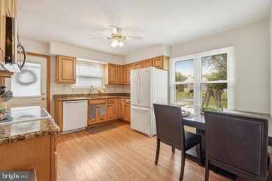 2810 W Emaus Ave, Allentown, PA 18103 - photo 5