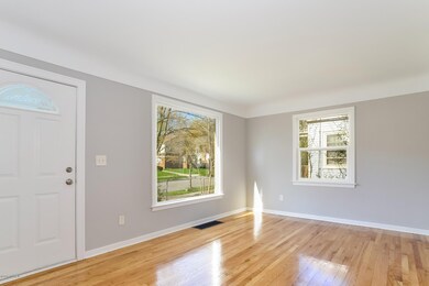 004-Foyer-4043189-medium
