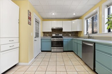 577 Elm St, Mansfield, MA 02048 - photo 5