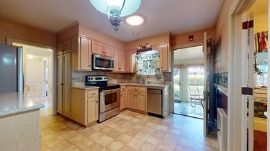 585 Union St, Franklin, MA 02038 - photo 3