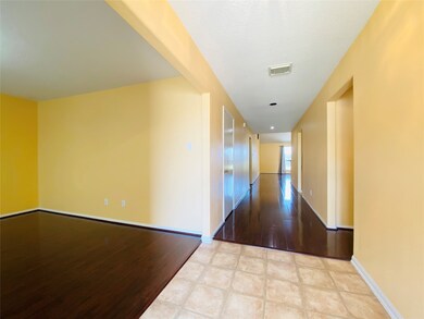 7714 Cloverlake Ct, Houston, TX 77040 - photo 4