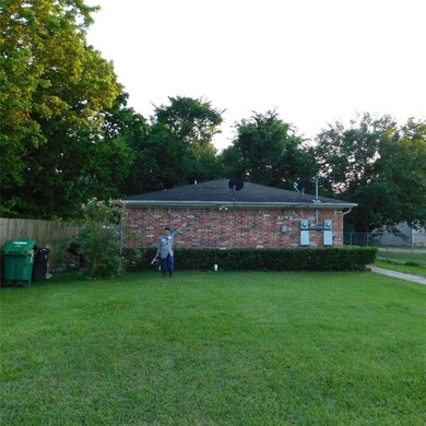 6205 W Montgomery Rd unit A, Houston, TX 77091 - photo 2