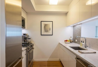 Flushing Commons Residences unit 12F, Flushing, NY 11354 - photo 5