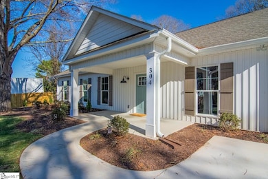 304 Lakeview Dr, Laurens, SC 29360 - photo 3