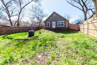 913 W Baker St, Denison, TX 75020 - photo 5