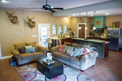 Living & Kitchen