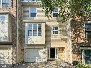 2431 Clover Field Cir, Herndon, VA 20171 - photo 2