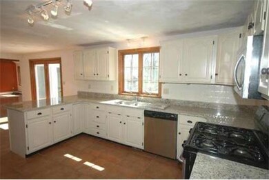 135 Laconia Cir, North Andover, MA 01845 - photo 3