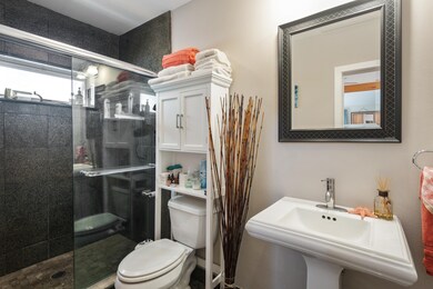 709 Windsor Ln-8