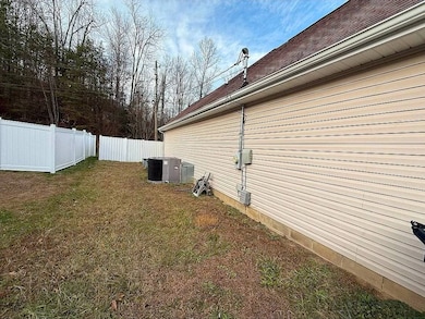 76 Rose St, Paintsville, KY 41240 - photo 4