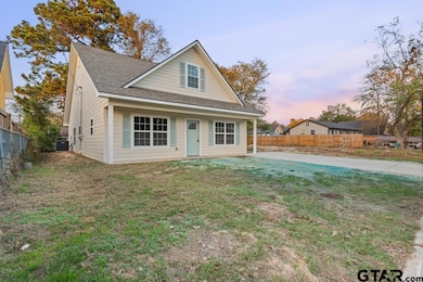 214 Hurley Ave, Gladewater, TX 75647 - photo 2