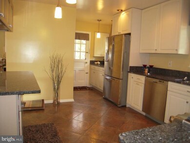 17517 Queen Elizabeth Dr, Olney, MD 20832 - photo 3