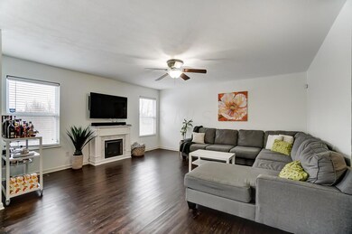 4530 Trickle Creek Ln, Columbus, OH 43228 - photo 4