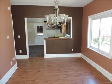 Dining room.