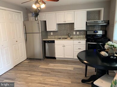 913 Imperial Ct, Halethorpe, MD 21227 - photo 3