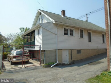 232 S 3rd St, Chambersburg, PA 17201 - photo 6