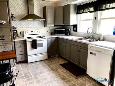 306 Depot St, Woodville, OH 43469 - photo 7