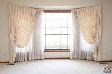 1811 SW 32nd St, Topeka, KS 66611 - photo 7