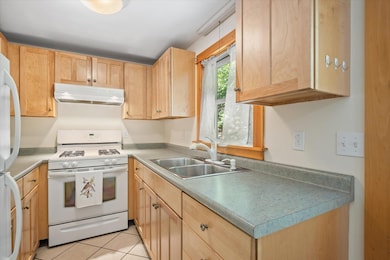 21-#10 Maslows Kitchen