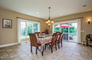 011-Dining_Room-1091319-mls.jpg
