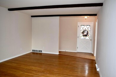 2671 Montcalm Rd, Columbus, OH 43221 - photo 4