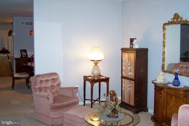 545 Jason Dr, Southampton, PA 18966 - photo 4