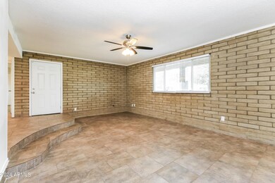 005-photo-living-room-10573093