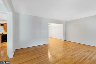 8710 Whitson Ct, Springfield, VA 22153 - photo 7