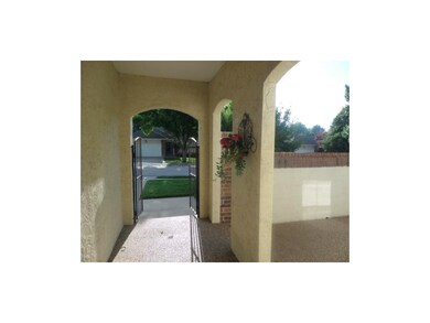 LOVE the arches to the enclose front patio and tri