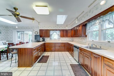 1005 Fowler St, Falls Church, VA 22046 - photo 4